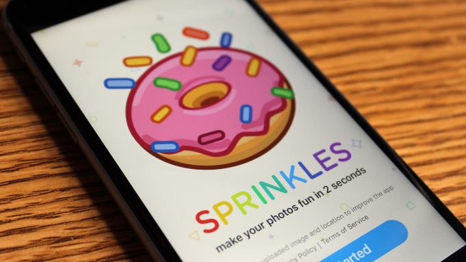 Microsoft выпустила «умный» фоторедактор Sprinkles для iOS с ИИ и стикерами