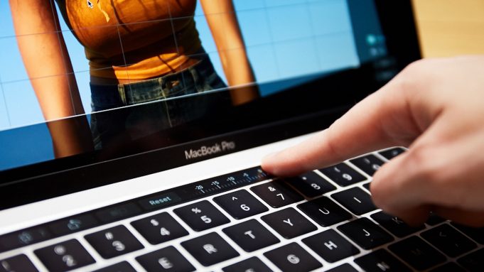 Новый MacBook Pro работает медленнее старой модели из-за перегрева