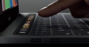 Apple пытается запатентовать ноутбук с виртуальной клавиатурой