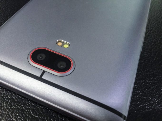 Китайцы показали безрамочный смартфон Huawei с четырьмя камерами