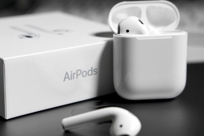 Беспроводные наушники AirPods 2 от Apple поступают в продажу