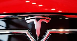В США водитель и пассажир электромобиля Tesla Model S погибли в результате аварии и пожара
