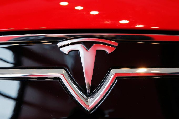 В США водитель и пассажир электромобиля Tesla Model S погибли в результате аварии и пожара